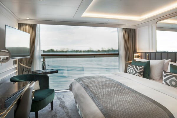 Uniworld S.S. Elisabeth Victoria - Deluxe French Balcony 2.jpg